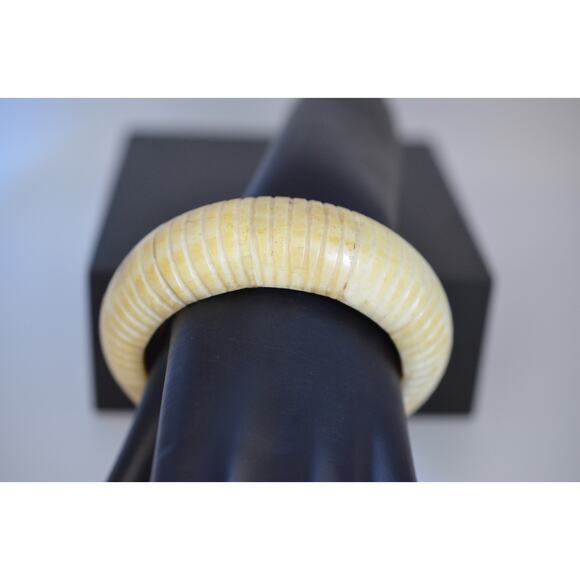 RARE Vintage Bovine Bone Carol For Eva Graham Carved Bangle Bracelet - Picture 1 of 3